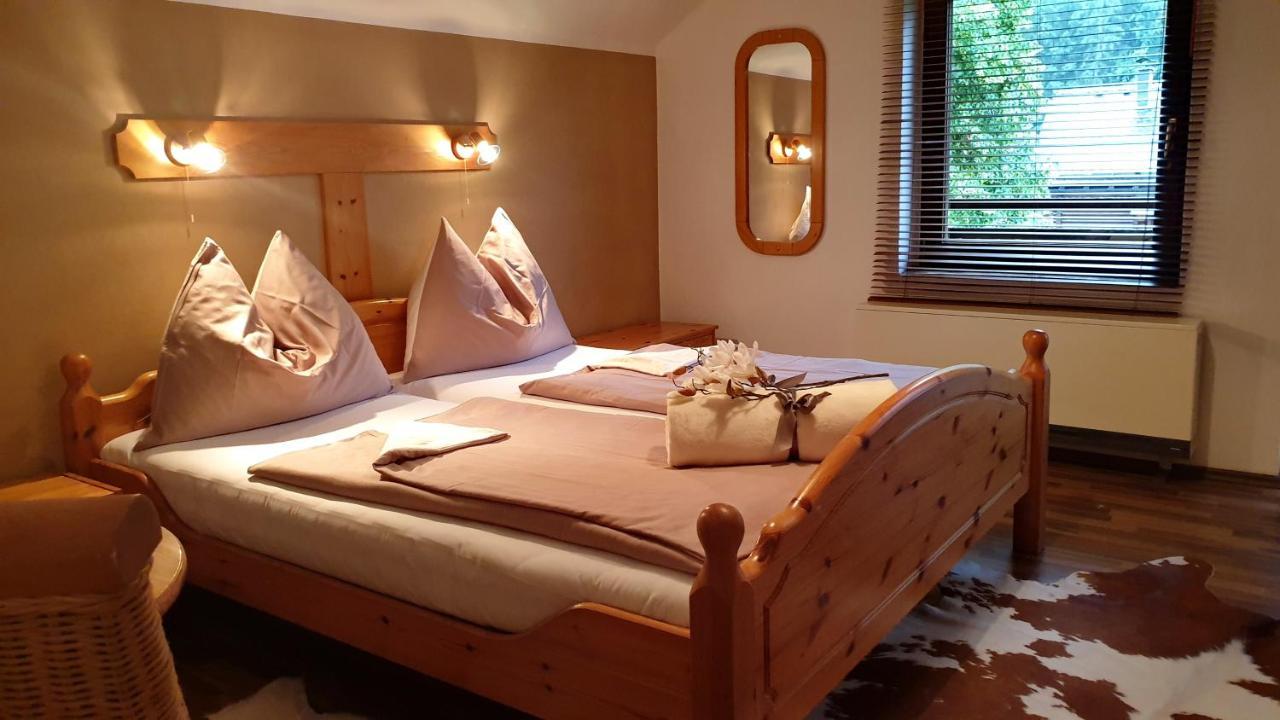 オーバートラウンHaus Alpenblickアパートメント エクステリア 写真