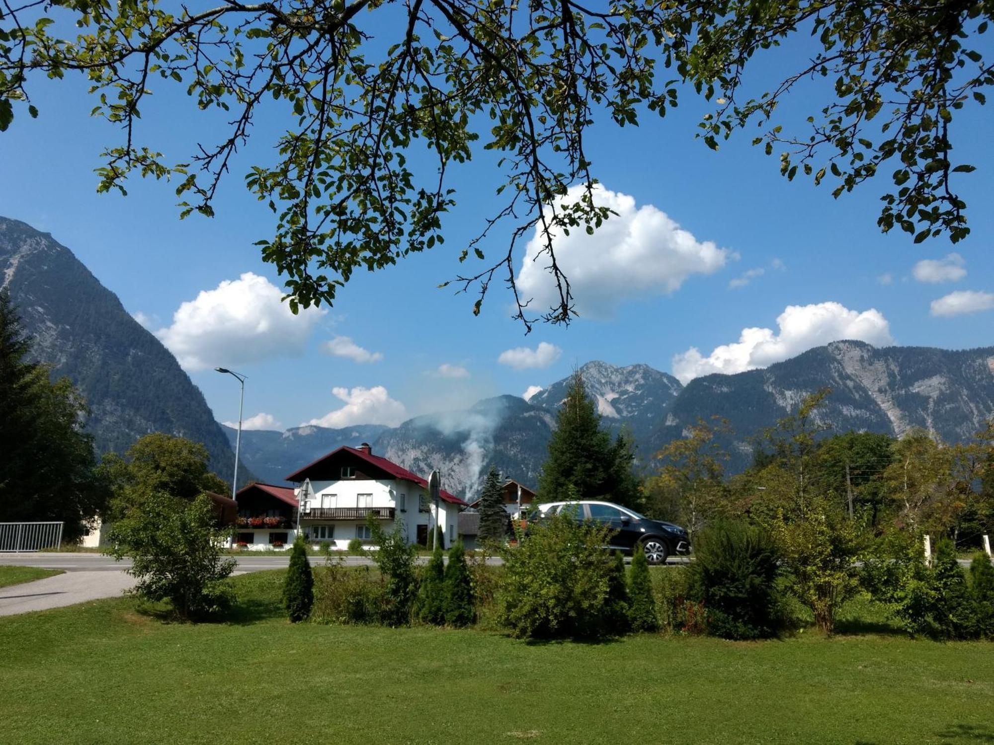 オーバートラウンHaus Alpenblickアパートメント エクステリア 写真